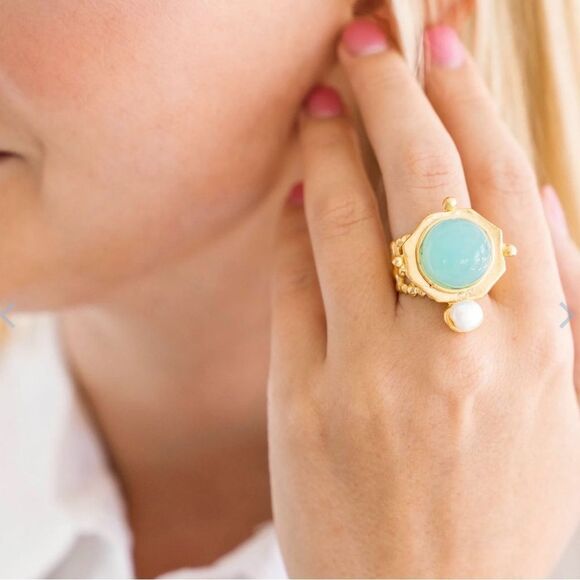 Susan Shaw Gold and Blue Ornate Ring with Turquoise Stone - Picture 4 of 9